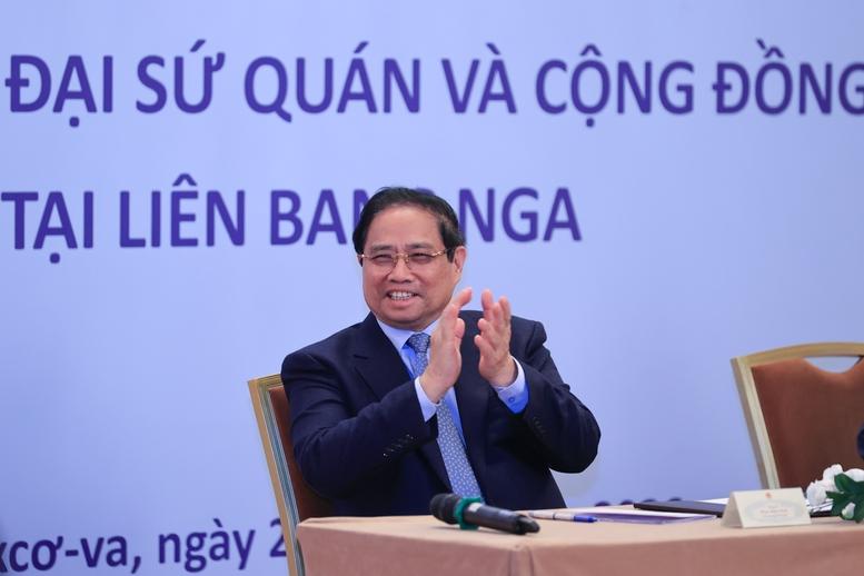 Thủ tướng Phạm Minh Chính gặp gỡ cán bộ, nhân viên Đại sứ quán và cộng đồng người Việt Nam tại Liên bang Nga- Ảnh 9. Thủ tướng Phạm Minh Chính gặp gỡ cán bộ, nhân viên Đại sứ quán và cộng đồng người Việt Nam tại Liên bang Nga- Ảnh 9.