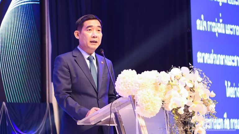 Đại sứ Việt Nam tại Thái Lan Phạm Việt Hùng đánh giá cao những đóng góp của Tổng hội. (Ảnh: MINH THẮNG) ndo_br_anh-4.jpg
