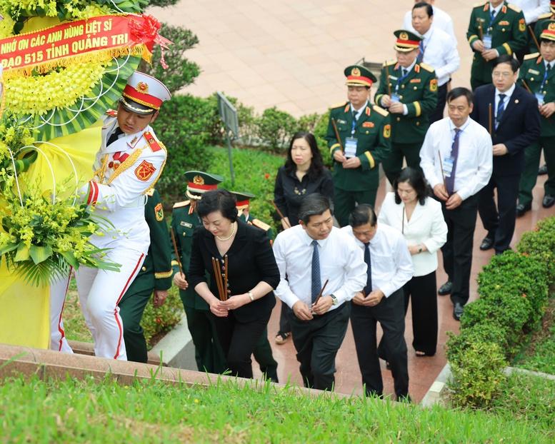Phó Thủ tướng Phạm Thị Thanh Trà phát động Chiến dịch 500 ngày đêm tìm kiếm, quy tập và xác định danh tính hài cốt liệt sĩ- Ảnh 7.