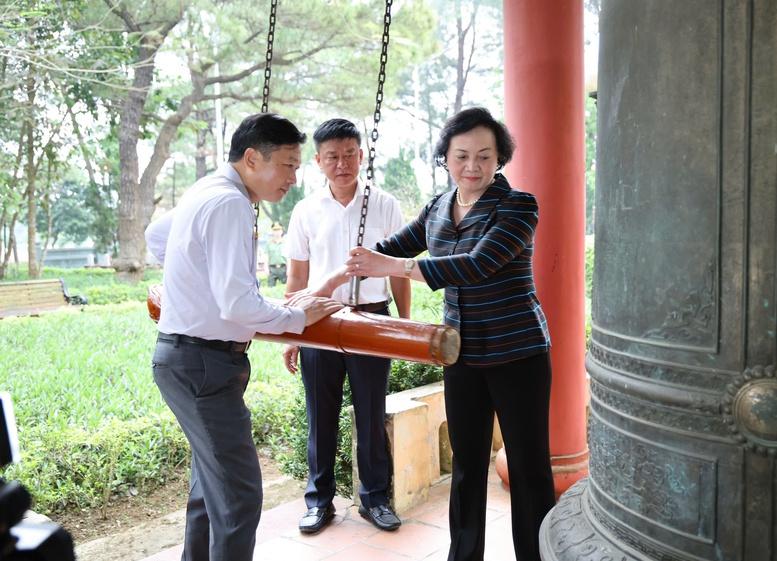 Phó Thủ tướng Phạm Thị Thanh Trà dâng hương tri ân các Anh hùng liệt sĩ tại Quảng Trị- Ảnh 4.