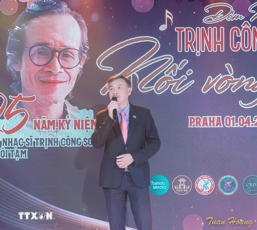 Đại sứ Việt Nam tại Cộng hòa Séc Dương Hoài Nam phát biểu tại sự kiện. (Ảnh: Việt Thắng/TTXVN)