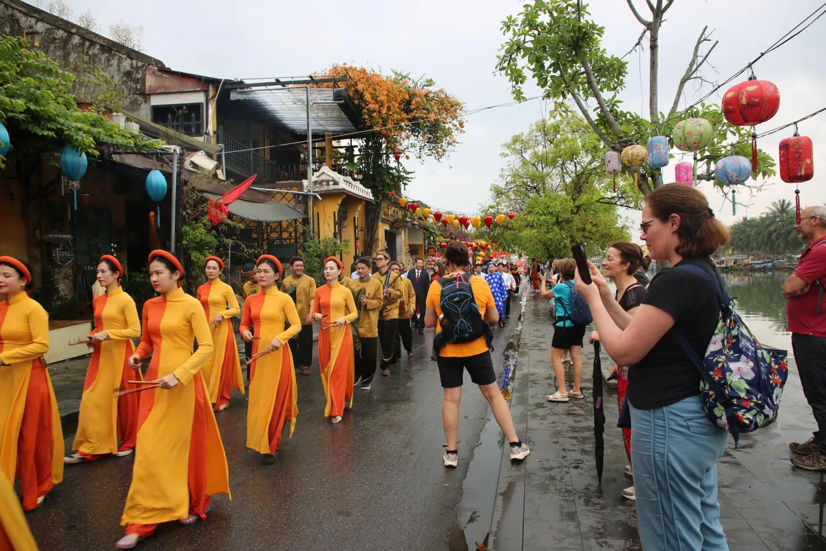 Du lịch Việt Nam lập kỷ lục giữa biến động toàn cầu: Điểm đến an toàn lên ngôi- Ảnh 3. Du lịch Việt Nam lập kỷ lục giữa biến động toàn cầu: Điểm đến an toàn lên ngôi- Ảnh 3.