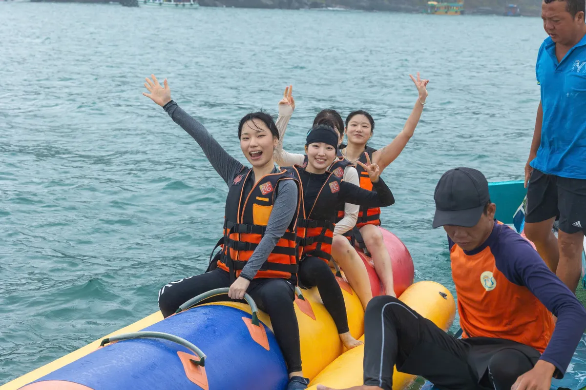 Du lịch Việt Nam lập kỷ lục giữa biến động toàn cầu: Điểm đến an toàn lên ngôi- Ảnh 2. Du lịch Việt Nam lập kỷ lục giữa biến động toàn cầu: Điểm đến an toàn lên ngôi- Ảnh 2.