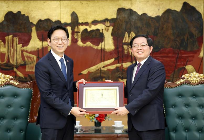 Phó Thủ tướng Hồ Quốc Dũng tiếp Phó Thủ tướng Hàn Quốc Bae Kyung Hoon- Ảnh 4.