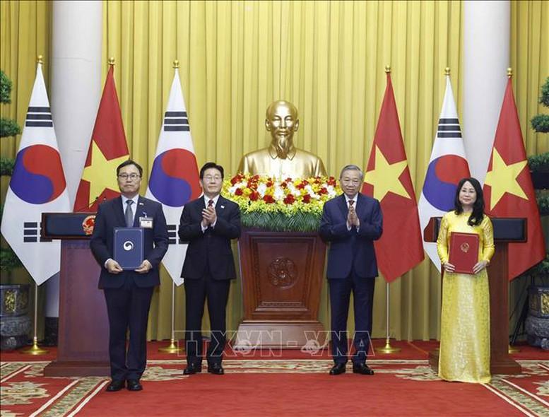 Tổng Bí thư, Chủ tịch nước Tô Lâm hội đàm với Tổng thống Hàn Quốc Lee Jae Myung- Ảnh 9.