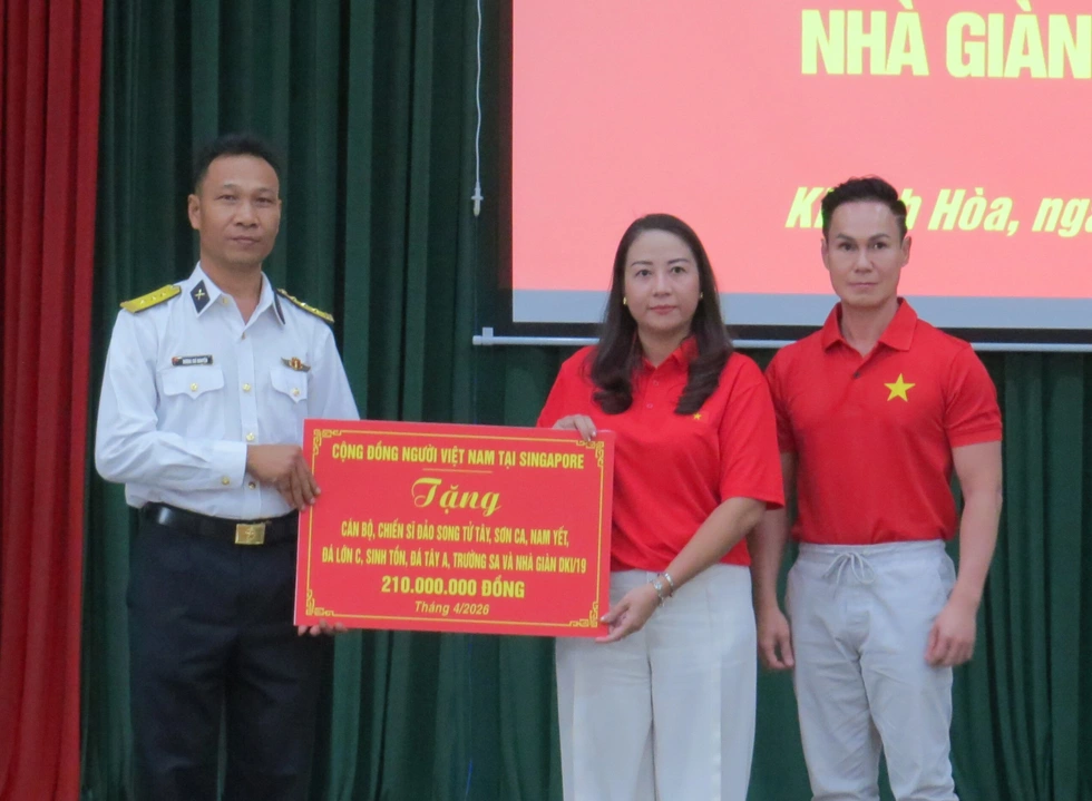 Tiếng nhạc Tiến quân ca giữa sóng Trường Sa và lời thề son sắt hòa vào Biển Đông - 16 Tiếng nhạc Tiến quân ca giữa sóng Trường Sa và lời thề son sắt hòa vào Biển Đông - 16