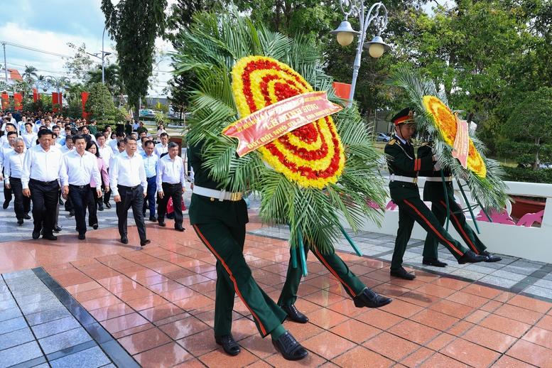Thủ tướng Lê Minh Hưng: Cần Thơ cần đổi mới mạnh mẽ tư duy, quyết tâm, nỗ lực cao hơn rất nhiều để bứt phá- Ảnh 11. Thủ tướng Lê Minh Hưng: Cần Thơ cần đổi mới mạnh mẽ tư duy, quyết tâm, nỗ lực cao hơn rất nhiều để bứt phá- Ảnh 11.