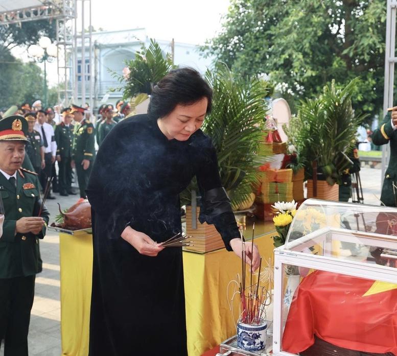 'Chiến dịch 500 ngày đêm' tiếp tục hành trình đưa các liệt sĩ trở về với đất mẹ- Ảnh 4. 'Chiến dịch 500 ngày đêm' tiếp tục hành trình đưa các liệt sĩ trở về với đất mẹ- Ảnh 4.