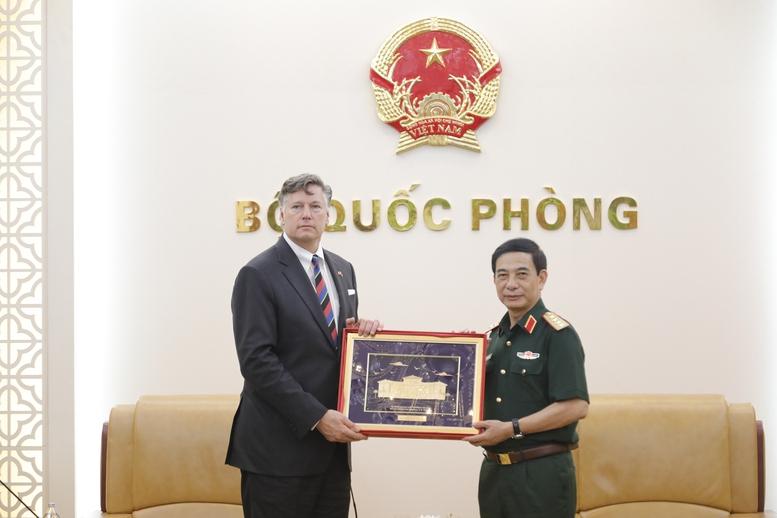 Phó Thủ tướng, Bộ trưởng Bộ Quốc phòng Phan Văn Giang tiếp Phó Ngoại trưởng Hoa Kỳ- Ảnh 1. Phó Thủ tướng, Bộ trưởng Bộ Quốc phòng Phan Văn Giang tiếp Phó Ngoại trưởng Hoa Kỳ- Ảnh 1.