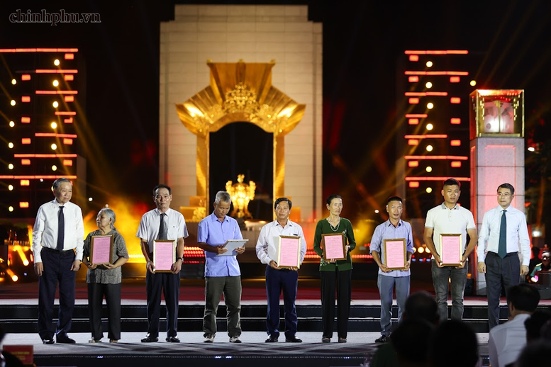 Tổng Bí thư, Chủ tịch nước Tô Lâm dự Cầu truyền hình ‘Sao sáng dẫn đường’- Ảnh 10.