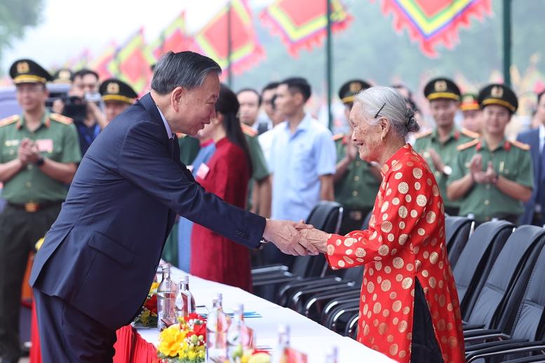 Khánh thành Tượng đài "Bác Hồ với ngày hội non sông" tại Đền Hùng- Ảnh 2.