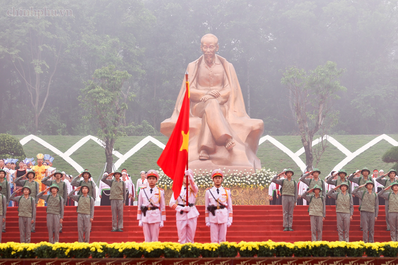 Khánh thành Tượng đài "Bác Hồ với ngày hội non sông" tại Đền Hùng- Ảnh 6.