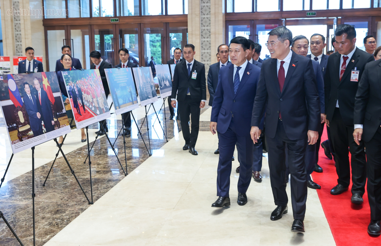 Hai Thủ tướng dự Hội nghị xúc tiến đầu tư Việt Nam-Lào: "Gắn kết chiến lược" trong lĩnh vực kinh tế- Ảnh 2.